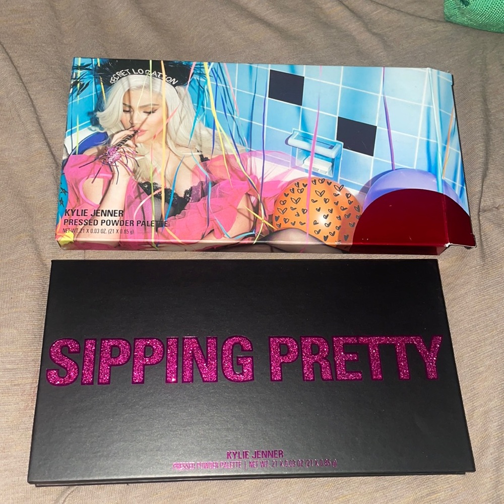 FREE with $70 purchase - Kylie cosmetics sipping pretty palette